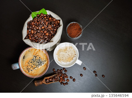 Coffee cups, coffee beans 135646594