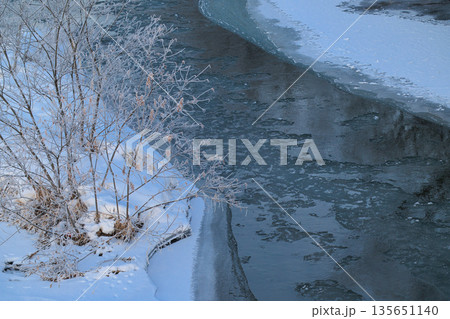 冬の川 135651140