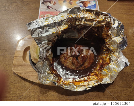 ココス　濃厚ビーフシチューの包み焼きハンバーグ　ファミリーレストラン 135651364