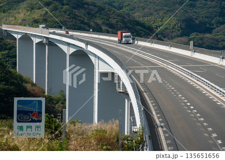 四国の入り口、鳴門海峡を渡る亀浦高架橋 四国の入り口、鳴門海峡を渡る亀浦高架橋 135651656