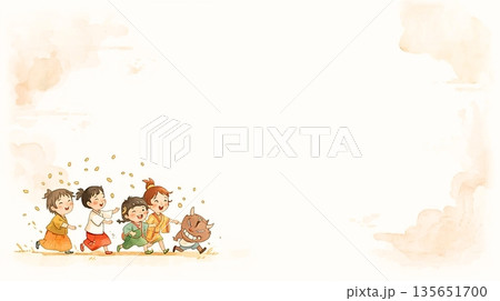 日本の節分 豆まきで盛り上がる子供たち 135651700