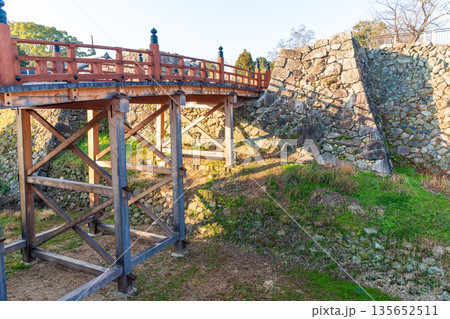 極楽橋から白沢門跡を眺める景色 135652511