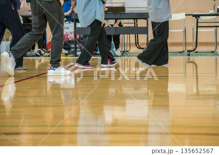 【保育園の運動会 演技終了で解散】 【保育園の運動会 演技終了で解散】 135652567