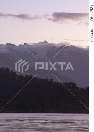 Pastel twilight view of Mount Cook over Lake Mapourika, New Zealand Pastel twilight view of Mount Cook over Lake Mapourika, New Zealand 135652923