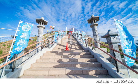 「青森県」正月の蕪島神社風景 冬 「青森県」正月の蕪島神社風景 冬 135654210