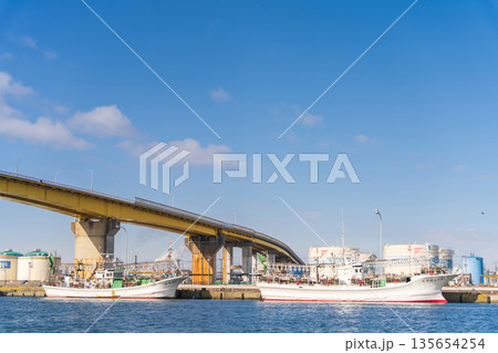 「青森県」八戸港の風景　八戸市 135654254