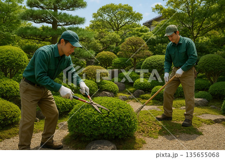 日本庭園の手入れ 0175 日本庭園の手入れ 0175 135655068