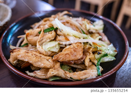 日本の沖縄県の伝統的なとても美味しい食べ物 日本の沖縄県の伝統的なとても美味しい食べ物 135655254