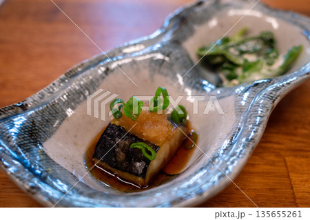 日本の沖縄県の伝統的なとても美味しい食べ物 日本の沖縄県の伝統的なとても美味しい食べ物 135655261