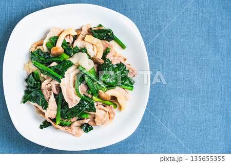 ほうれん草と豚肉の味噌炒め 135655355