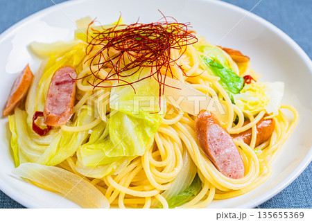 春キャベツのペペロンチーノ 春キャベツのペペロンチーノ 135655369