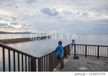日本の沖縄のとても美しい海の風景 135655370