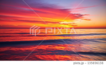 《AI画像》美しい朝焼けの空と海 135656138