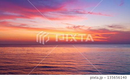 《AI画像》美しい朝焼けの空と海 135656140