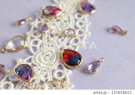 カラフルなガラスビーズとりぼん 135658622