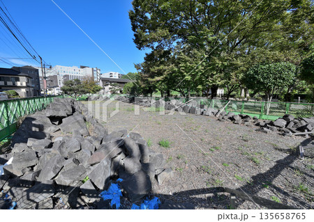 肥後熊本古城と崩落石垣を保管している様子 135658765