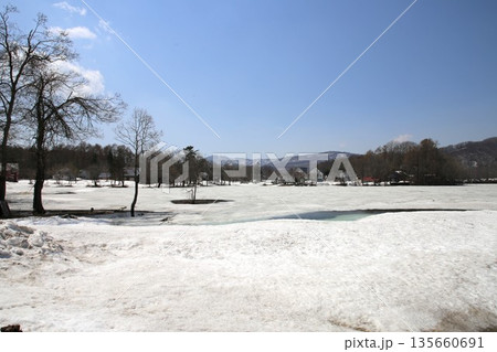 曾原湖の残雪 裏磐梯 曾原湖の残雪 裏磐梯 135660691
