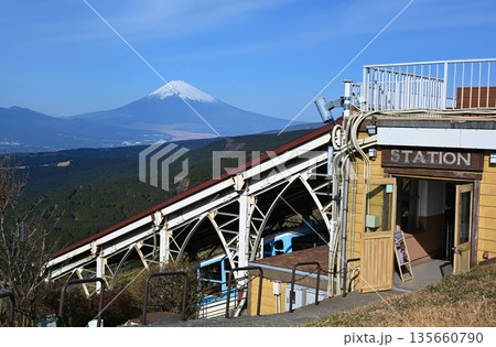 十国峠山頂からの富士山　静岡 135660790