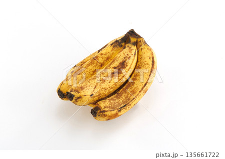 熟したバナナ 135661722