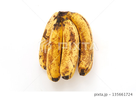 熟したバナナ 135661724