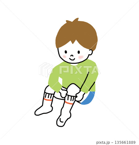 着替えをする男の子_2 135661889