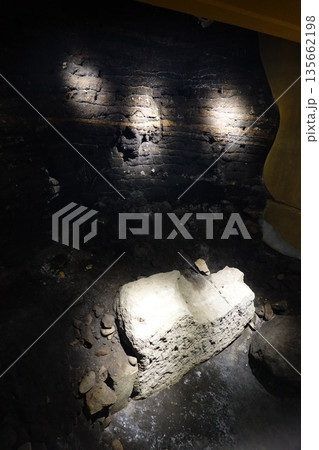 三津屋古墳 135662198