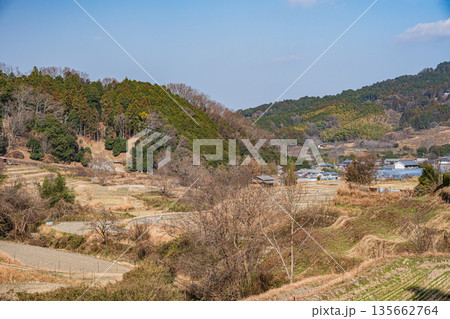 明日香村稲渕の棚田冬景色 日本の棚田百選 奈良県 明日香村稲渕の棚田冬景色 日本の棚田百選 奈良県 135662764
