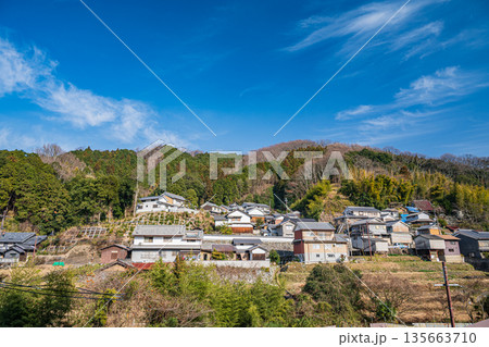 明日香村山村風景　奈良県 135663710