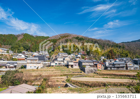 明日香村山村風景　奈良県 135663711
