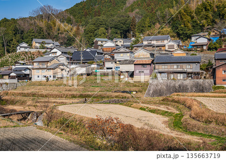 明日香村山村風景　奈良県 135663719