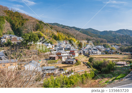 明日香村山村風景　奈良県 135663720