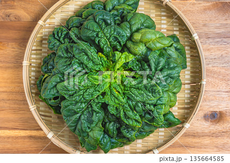 ちぢみほうれん草 135664585