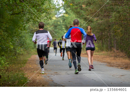 Rear view group ordinary people running Rear view group ordinary people running 135664601