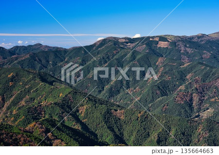 四国カルストから眺める四国山地 四国カルストから眺める四国山地 135664663