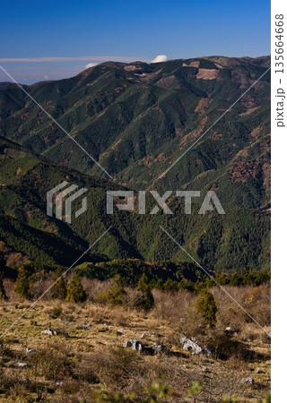 四国カルストから眺める四国山地 四国カルストから眺める四国山地 135664668