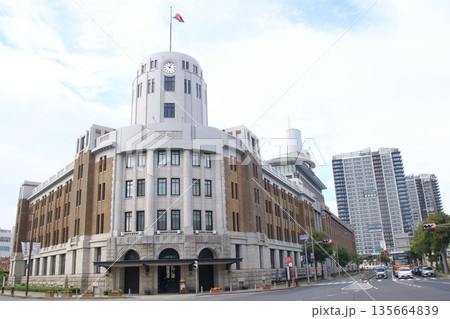 神戸税関本関の建物(横長) 神戸税関本関の建物(横長) 135664839