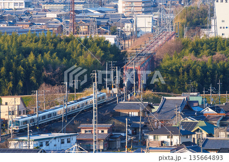 木津川の橋梁を渡るJR奈良線の電車 京都府木津川市城山台城址公園からの眺め㉔ 木津川の橋梁を渡るJR奈良線の電車 京都府木津川市城山台城址公園からの眺め㉔ 135664893