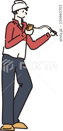 テスターで確認する作業服の男性のイラスト　赤色の制服 135665701
