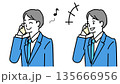 明るい表情で電話する若いサラリーマンのイラストセット 135666956