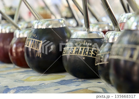 ブエノスアイレスのサンテルモ市場で見つけたマテ茶カップ ブエノスアイレスのサンテルモ市場で見つけたマテ茶カップ 135668317