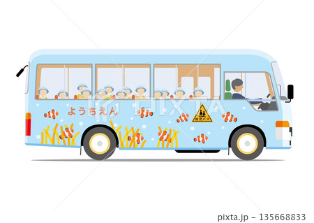 幼稚園の水色の送迎バス(横向き)と園児たち 幼稚園の水色の送迎バス(横向き)と園児たち 135668833