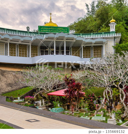 Islamic Royal Mausoleum Kubah Makam Diraja, Batu Satu, Bandar Seri Begawan, Brunei Darussalam. 135669132