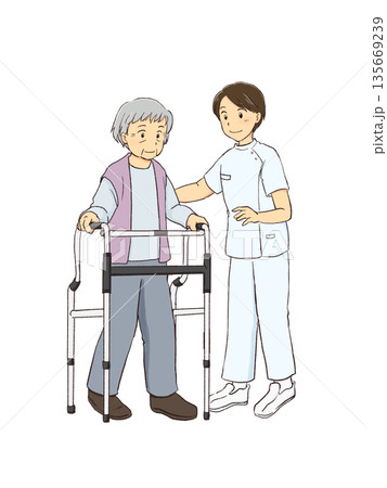 歩行器を使って歩行訓練する高齢者 135669239