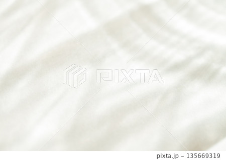 光と影 背景素材 135669319