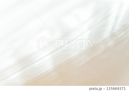光と影 背景素材 135669371