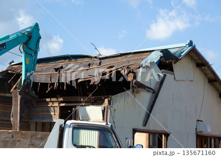 古民家の解体工事 135671160