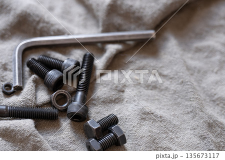 ボルトとナット 135673117