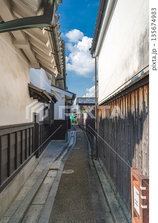 奈良 今井町の路地風景 135674983