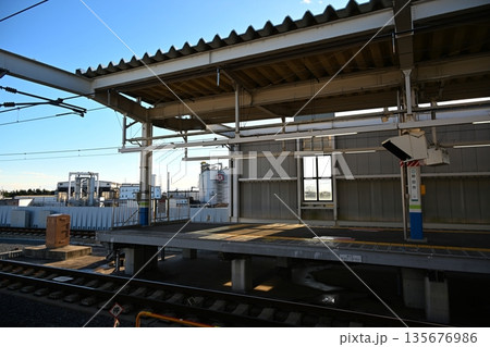 晴天の野田市駅ホーム　千葉 135676986
