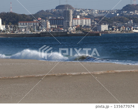湘南の海と波 135677074